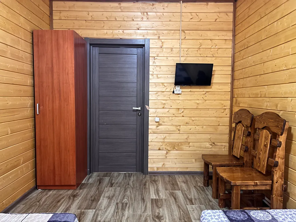 Дом на берегу речки