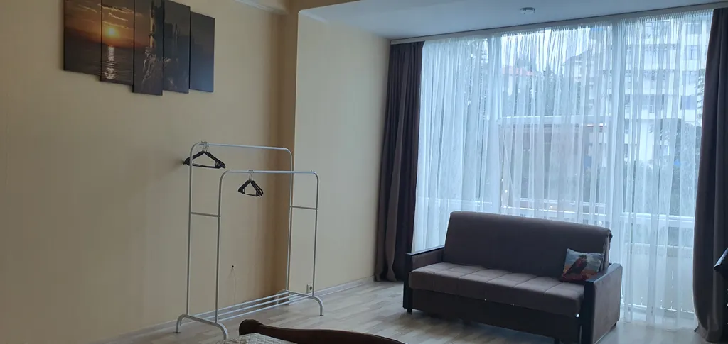 Уютная квартира с бассейном недалеко от моря