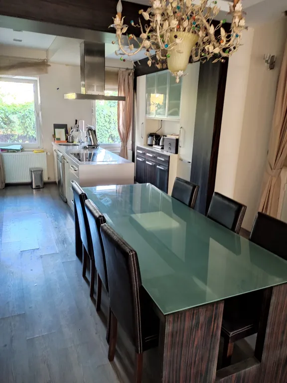 Шикарная вилла с садом и с бассейном в Кемере