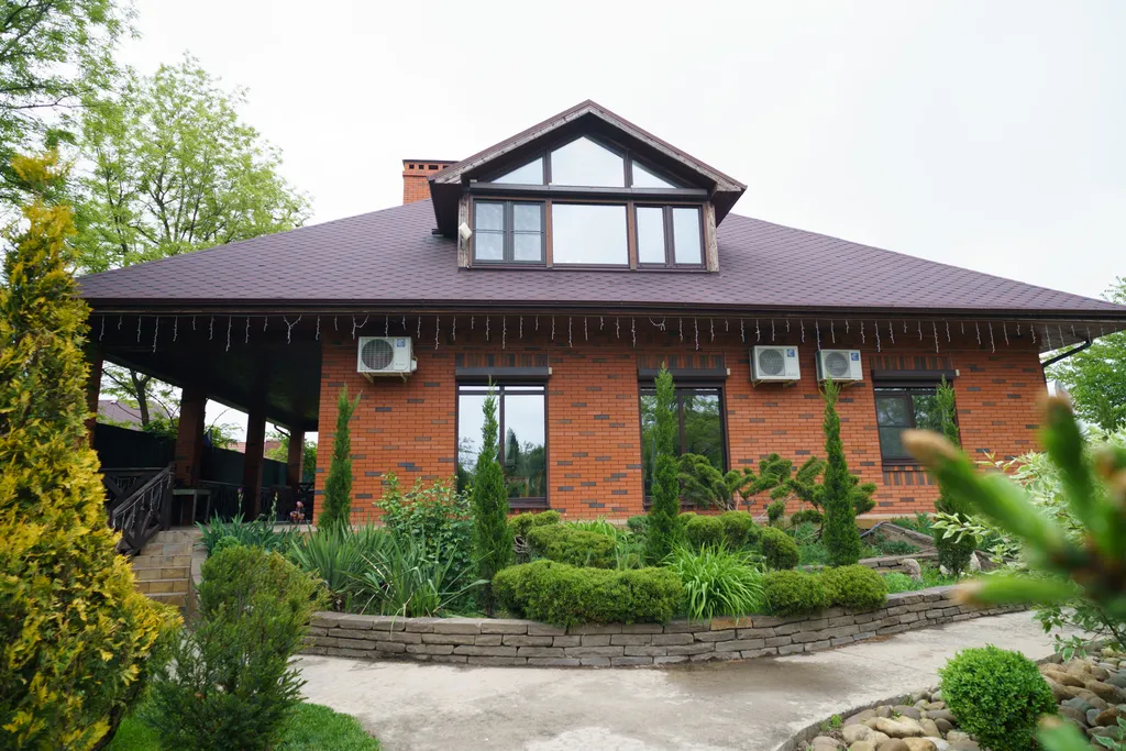 Загородный дом-шале "Pinebrook", аренда, у реки Дон. Сезонный бассейн.