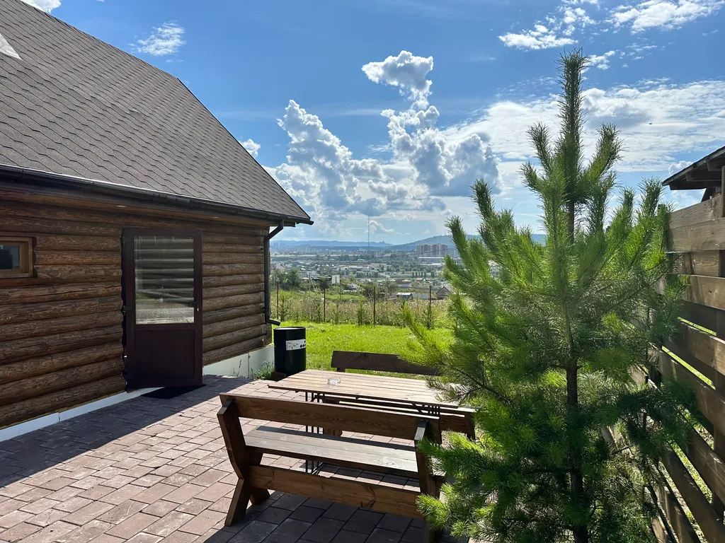 Дом баня с видом на город