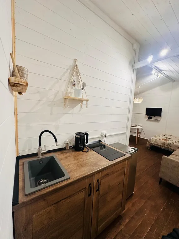 Амбаркаса iva - дом с ванной у окна