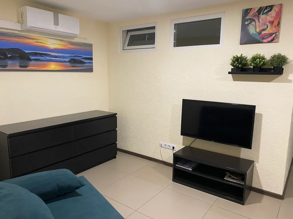 Дом с бассейном, баней и видом на море