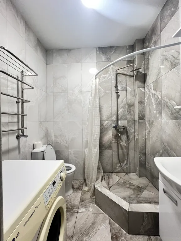 Уютная 2-комнатная квартира с дизайнерским ремонтом