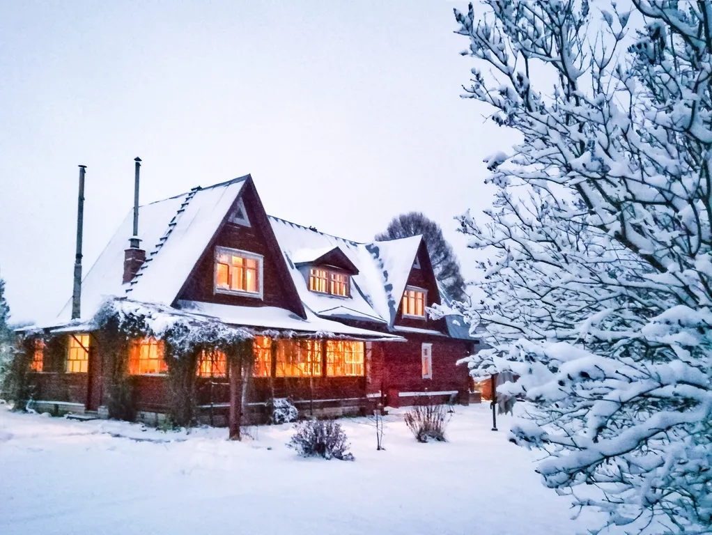 Просторный дом с баней в тихой деревушке у реки