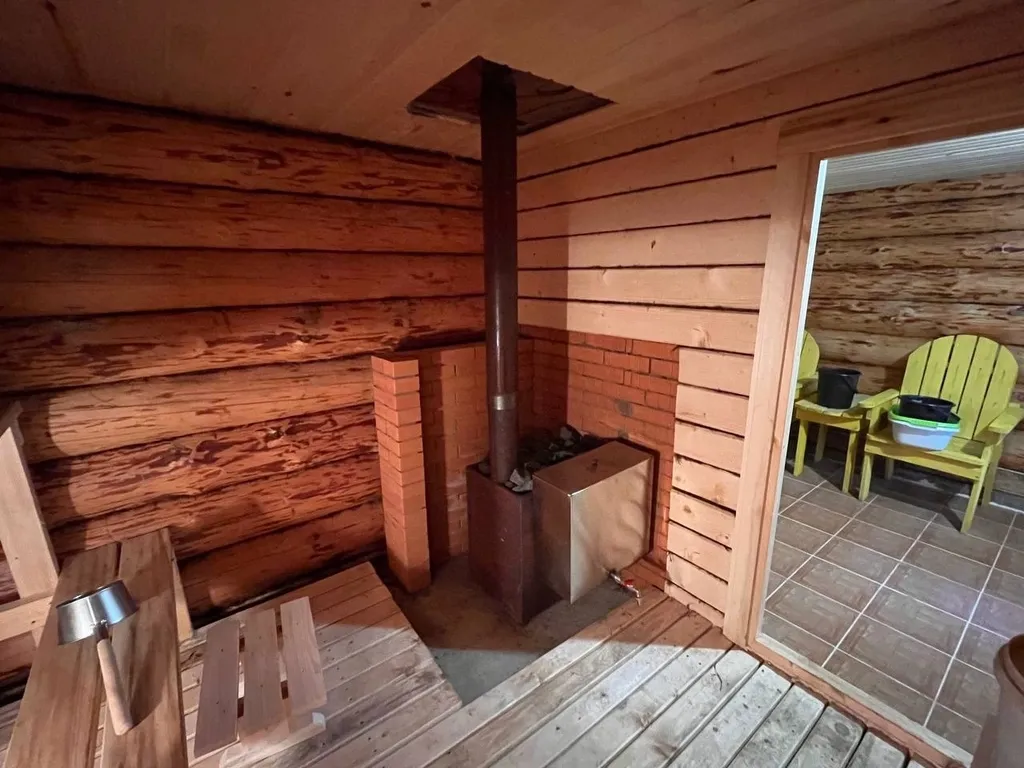 Дом на берегу реки