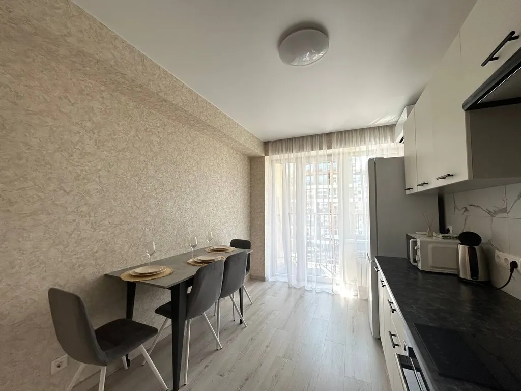 Двухкомнатная квартира на берегу моря