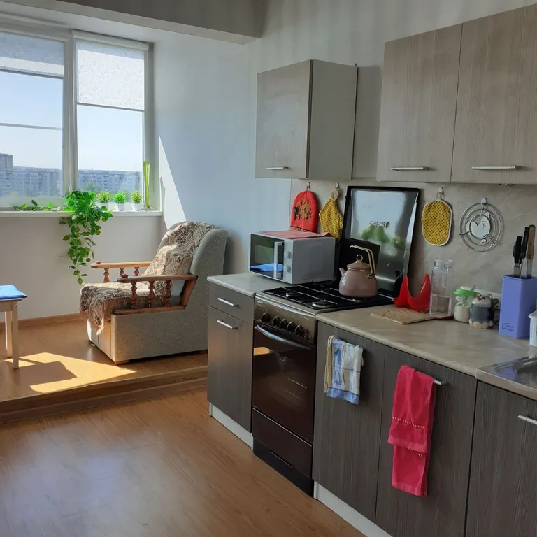 По-домашнему уютная квартира с панорамным видом на город