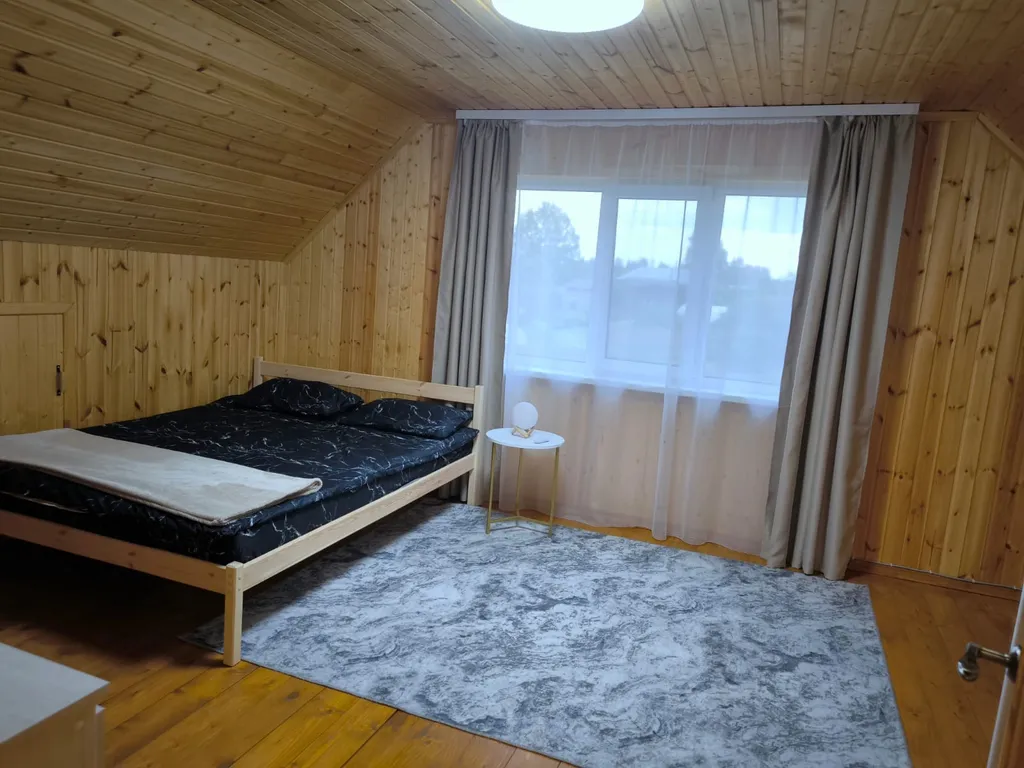 Новый бревенчатый дом в центре