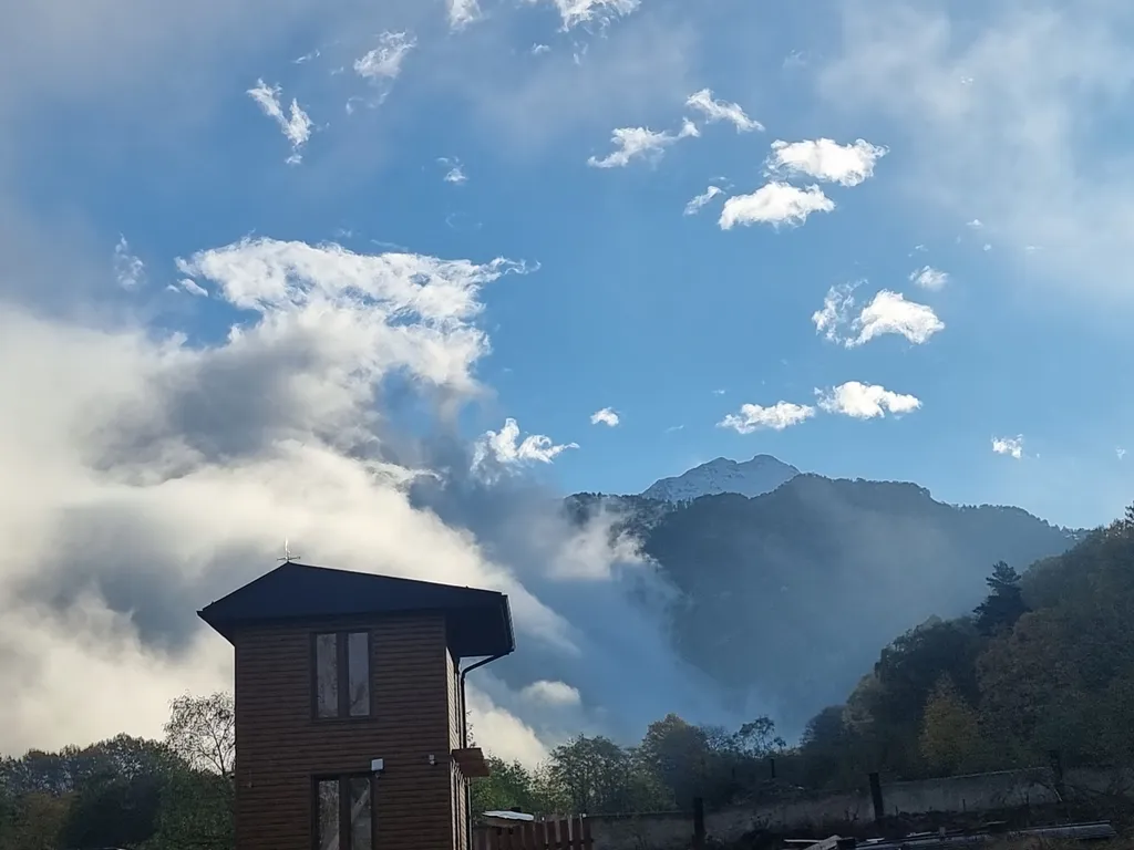 Домик с видом на горы