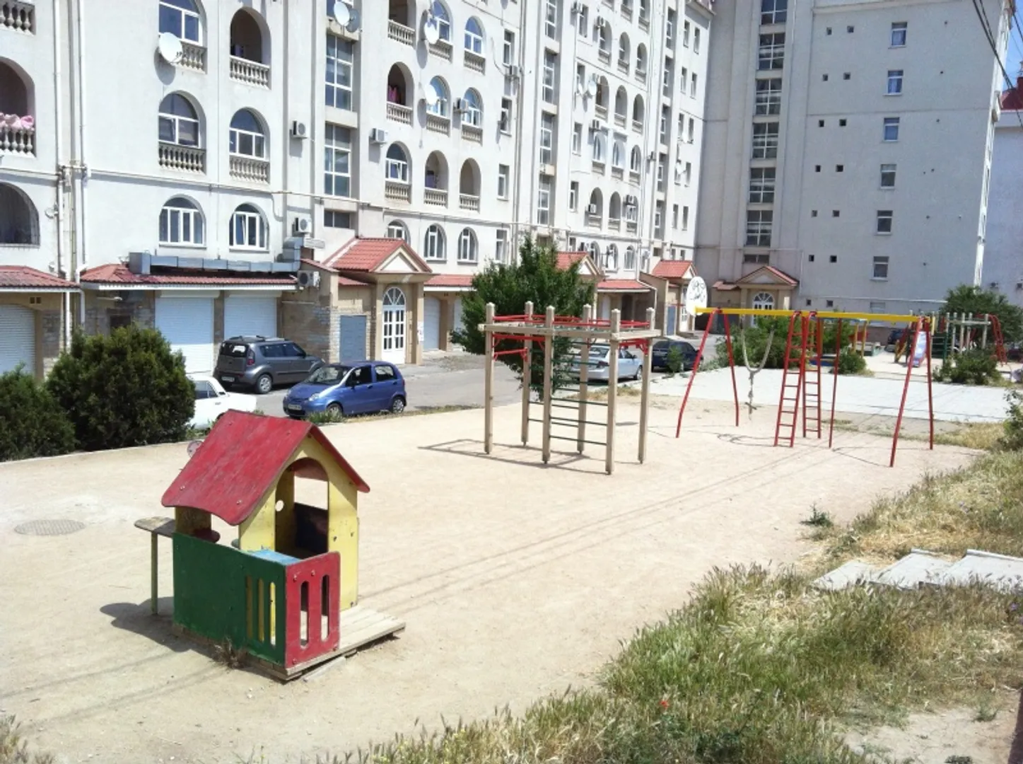 Детская площадка напротив дома