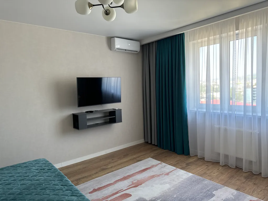 Уютная, благоустроенная квартира, в новом доме с видом на море и горы