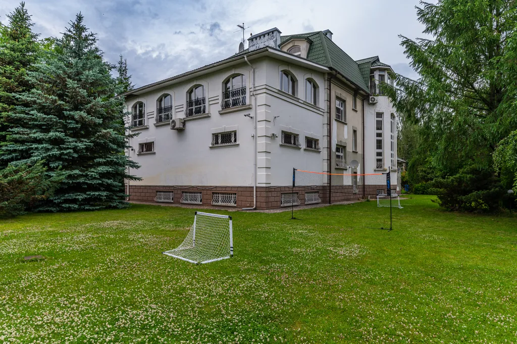 Коттедж с бассейном и сауной в Красногорске