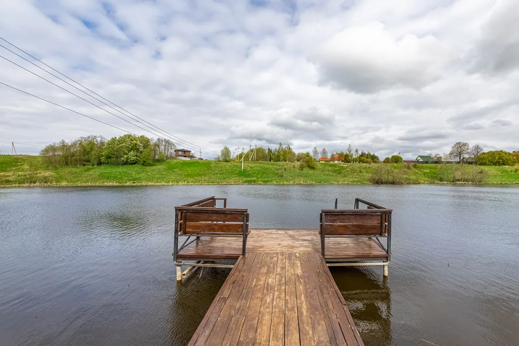 Дом у озера с чаном