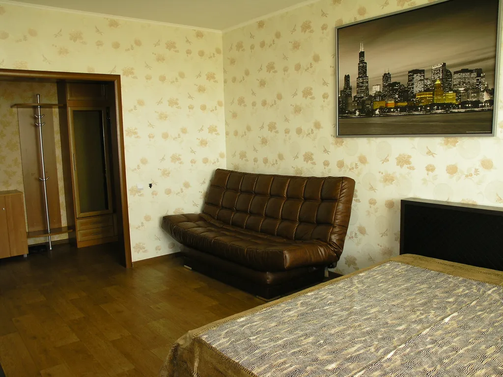 Светлая двухкомнатная квартира с евро ремонтом в многоэтажном доме