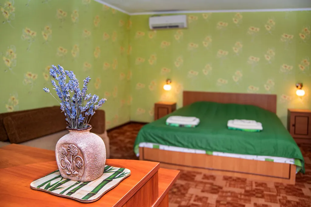 Коттедж Семейные апартаменты с отдельным уютным двориком — аренда посуточно в Оленевка