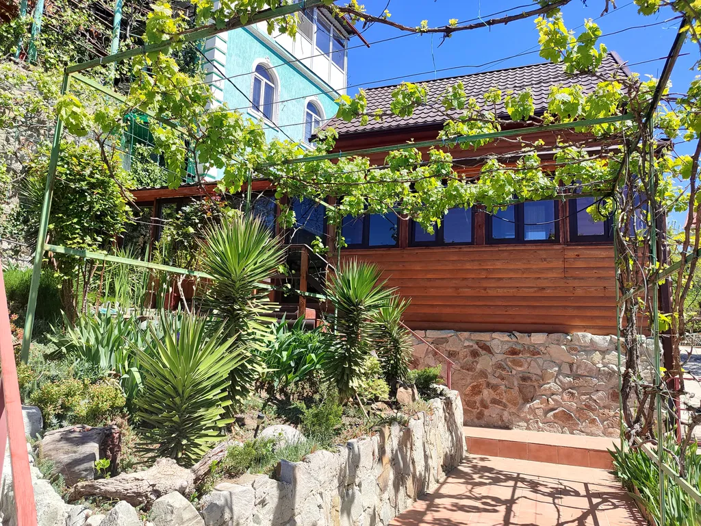 Уютный коттедж недалеко от моря — аренда посуточно в Партенит