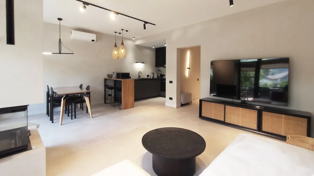 Таунхаус с джакузи и сауной. Камин. Панорамные окна. Барбекю.