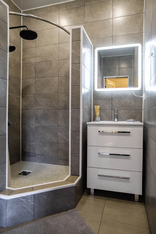 Двухэтажный коттедж с баней