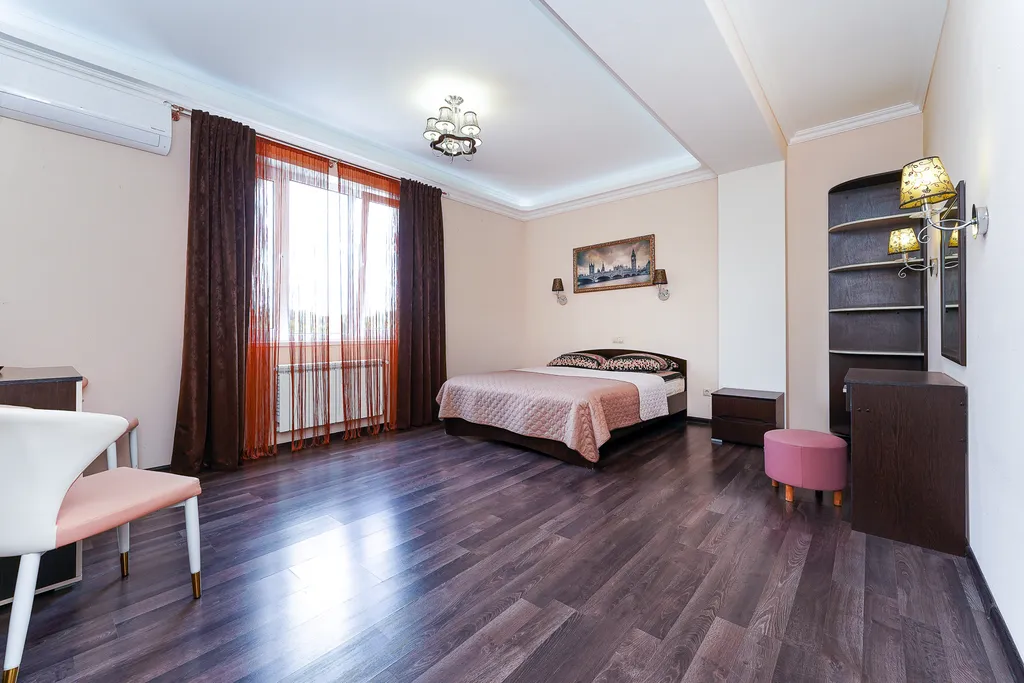 Дом с бассейном