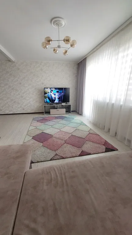 Щорса, светлая, уютная, трехкомнатная квартира