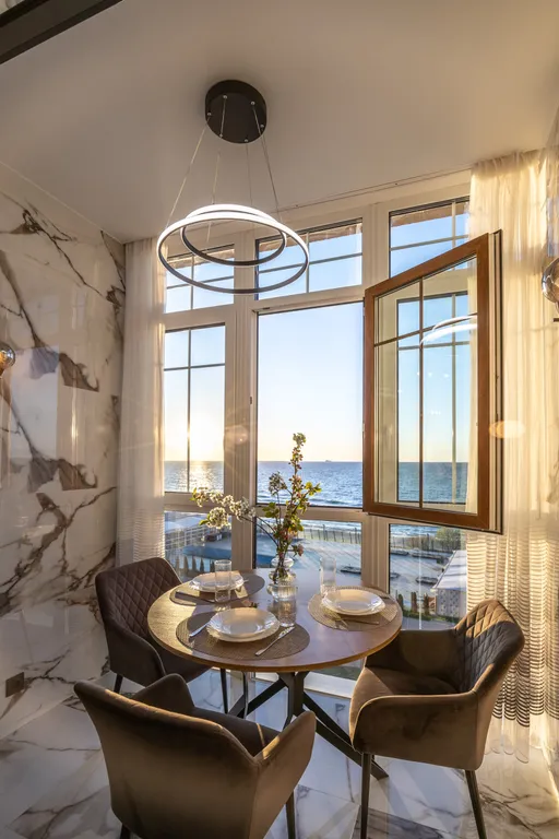 Дизайнерский апартамент с видом на море