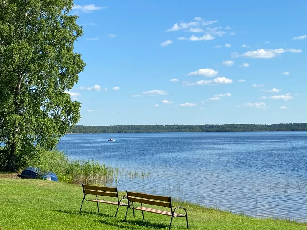 Новый дизайнерский гостевой дом на Рубском озере