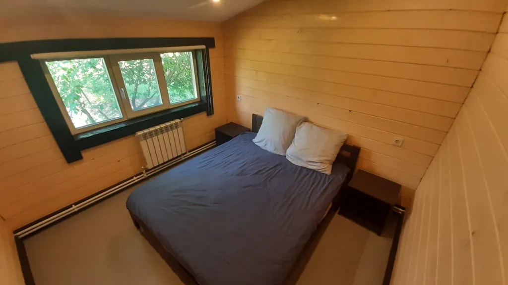 Новые деревянные дома в предгорье Уральских горберегу 3 рек