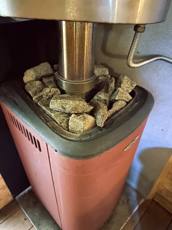 Уютный дом в лесу