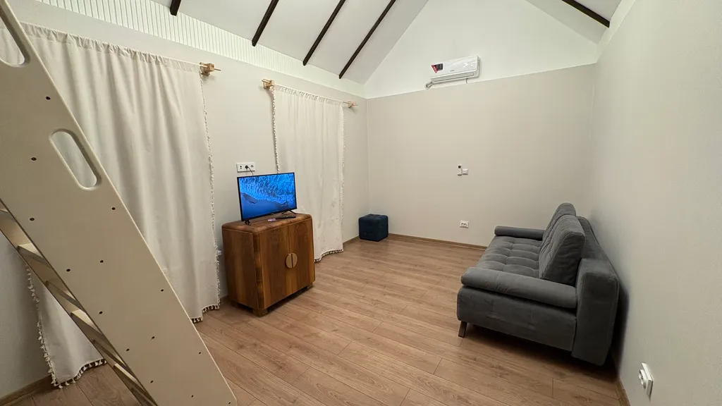 Домик на море, тихое и спокойное место, дубовая роща