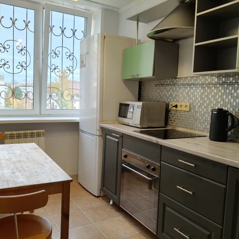 Двухкомнатная квартира недалеко от больницы Пирогова