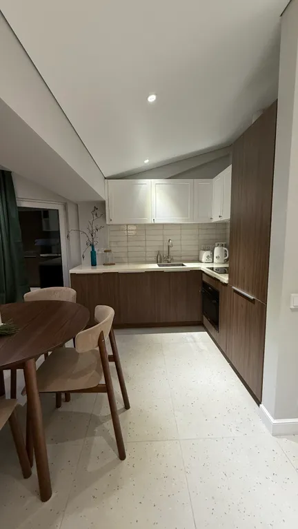 Двухуровневая квартира для семьи или компании с видом на горы