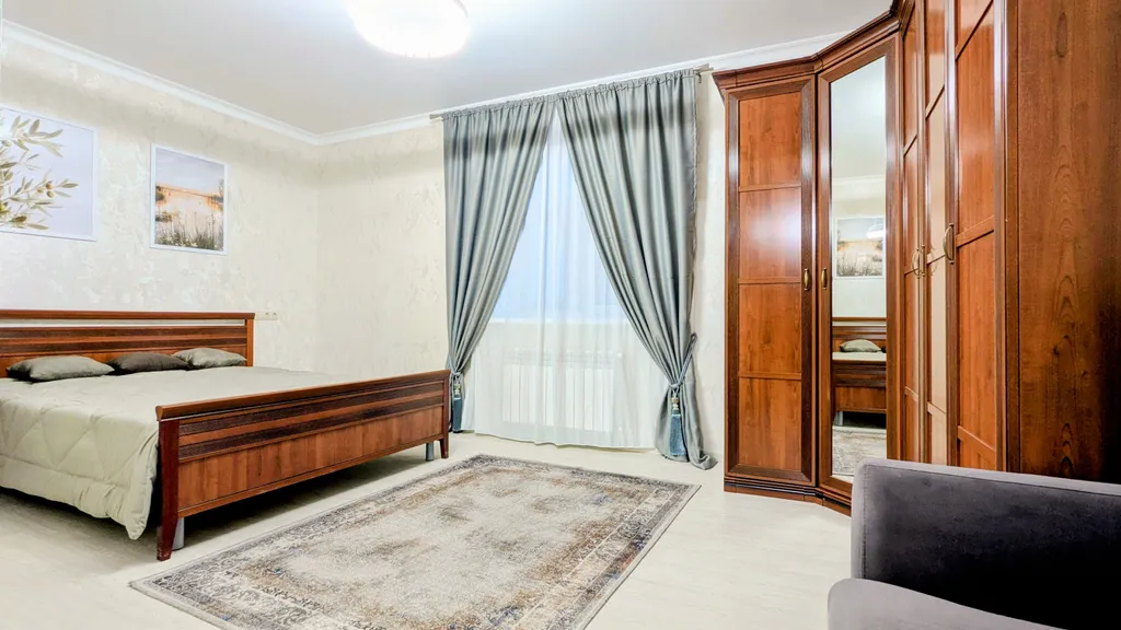 Дом с бассейном, сауной и бильярдом