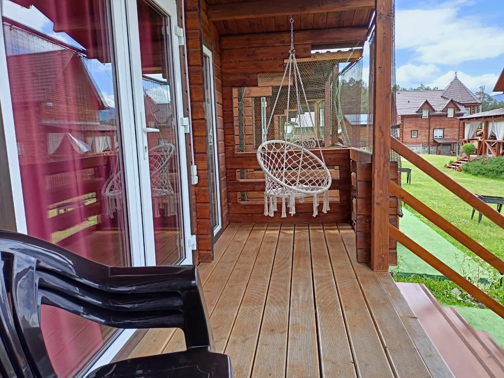 Трехместный улучшенный гостевой дом с видом на горы 3