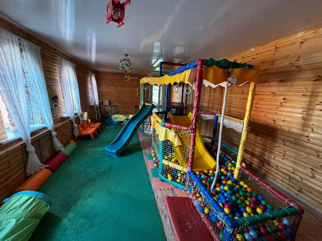 Огромный дом для отдыха с детьми