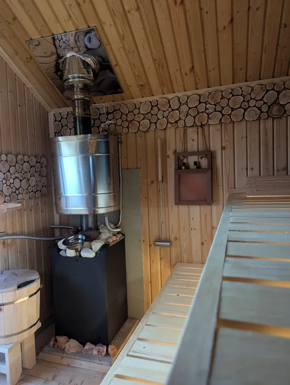 Дом с баней и горячей купелью на озере