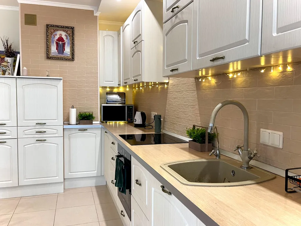 Семейная евротрешка с видом на Лавру,огром гостиной и 4 отд. кроватями