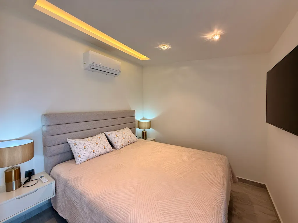 SA Apartments, Luxury 2BD Duplex