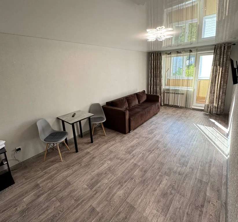 Уютная солнечная квартира в районе Золотого моста