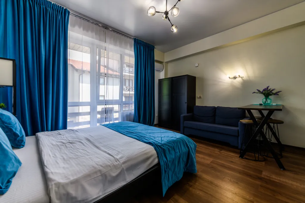 Улучшенная студия, ваша личная сцена с горными декорациями