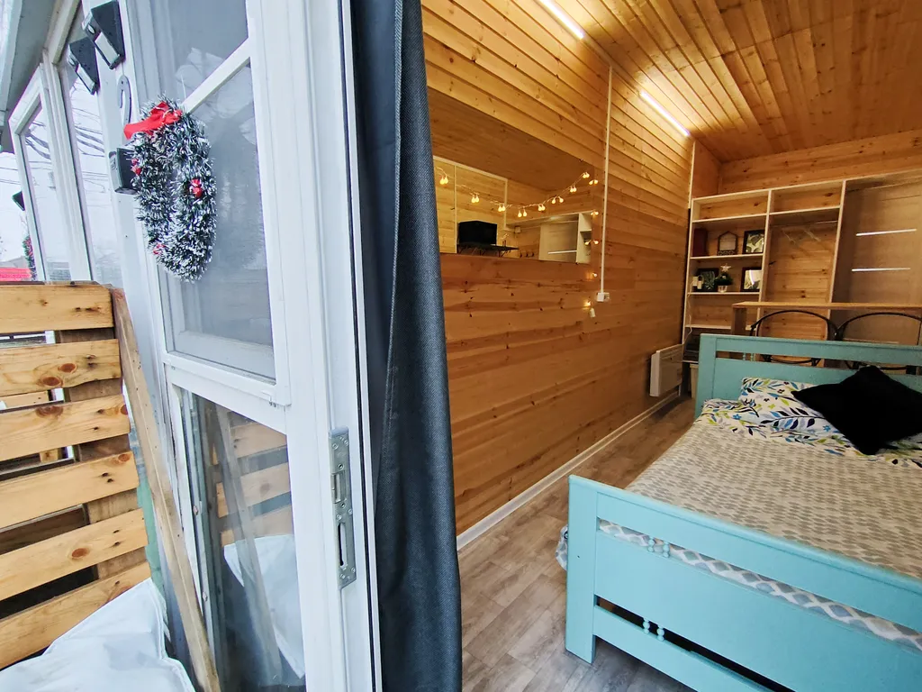 Глэмпинг в центре Моря