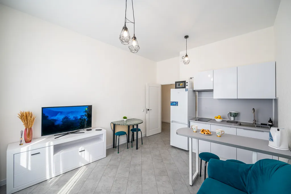 Beликолeпнaя и cвeтлая студия с балконoм