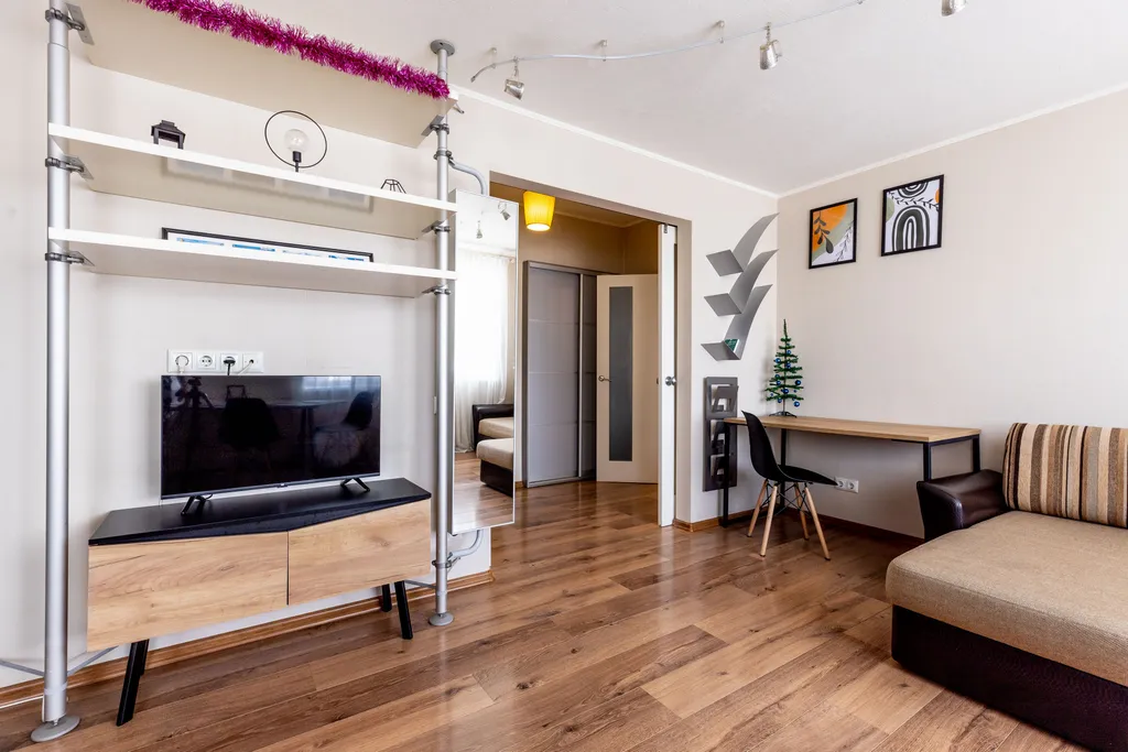 Евродвушка вблизи набережной