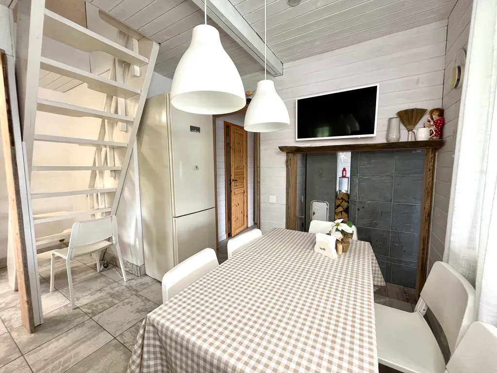 Благоустроенный дом у реки