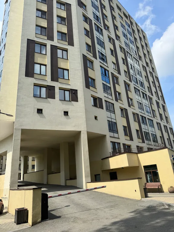 В центре города большая, атмосферная квартира с лужайкой