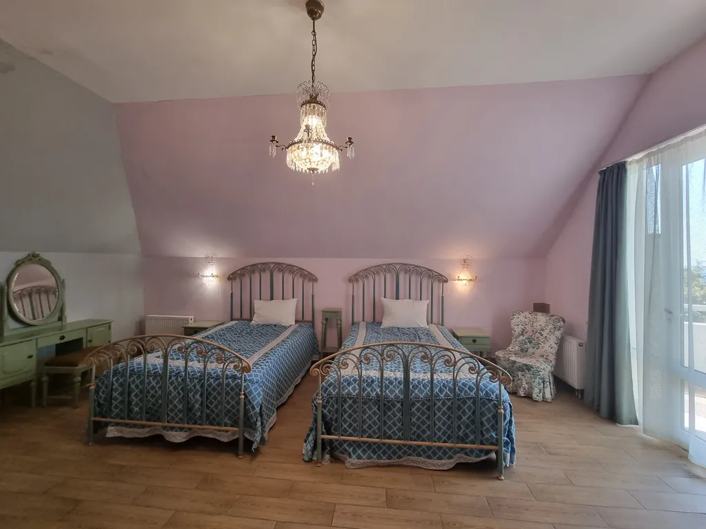 Вилла с открытым бассейном и видом на море