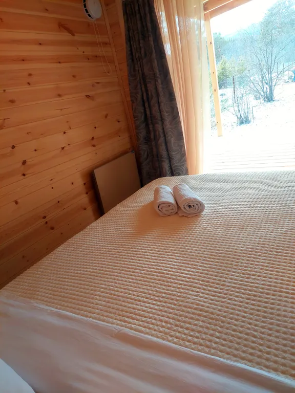 Уютный домик с видом на гору Малиновая