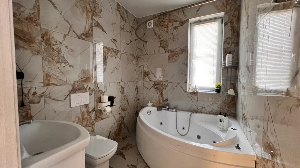 Лагуна Ультрамарин с Джакузи