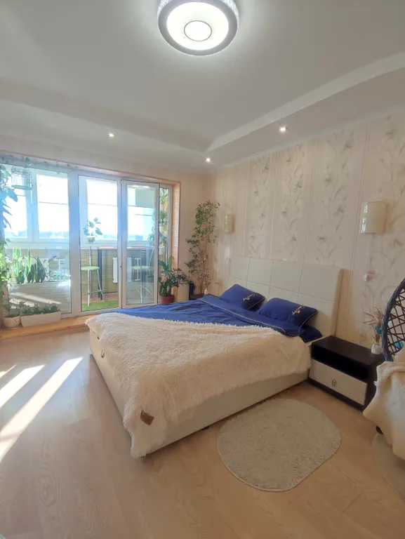 Трешка в центре города с охраняемой парковкой