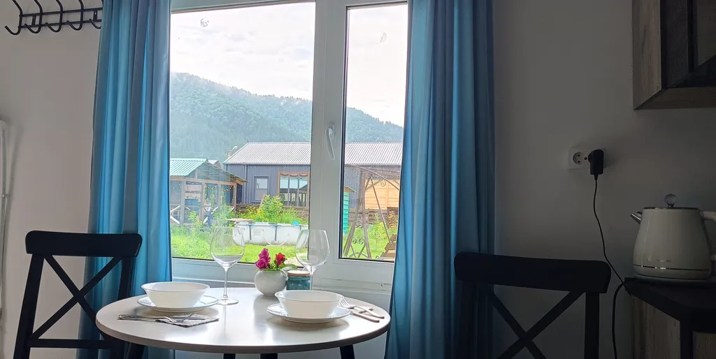 Домик среди гор